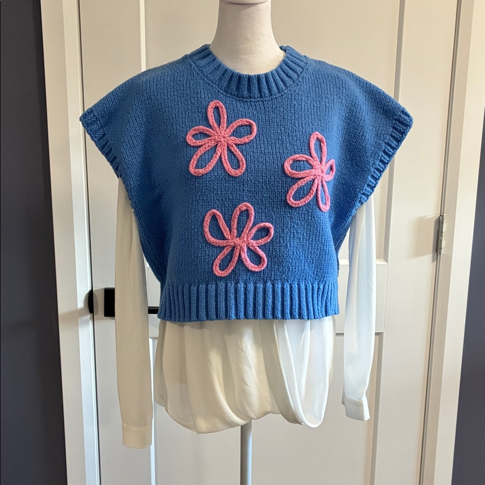 Debut cropped sleeveless knit with Pink Flower Accents - oversized Small